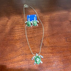 Sliver and green turtle necklace and earring set